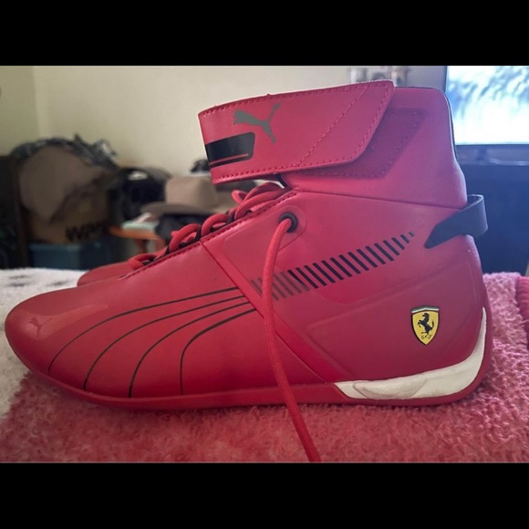 Size 10.5 Puma high tops bought but was to small still brand new - Picture 2 of 2